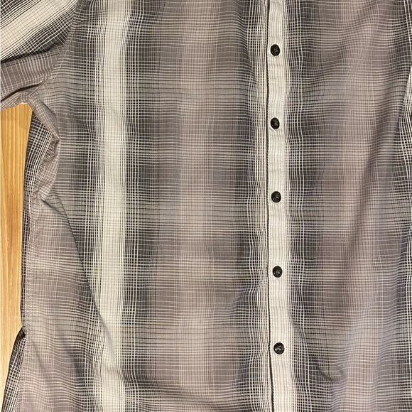 Calvin Klein Men's Short Sleeve Button-Front Shirt, size L - Picture 4 of 8